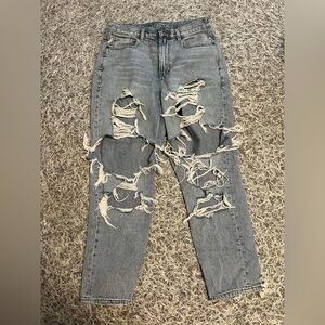 American Eagle Outfitters Ripped Jeans Size 8 Regular Inseam 26” Mom Jeans